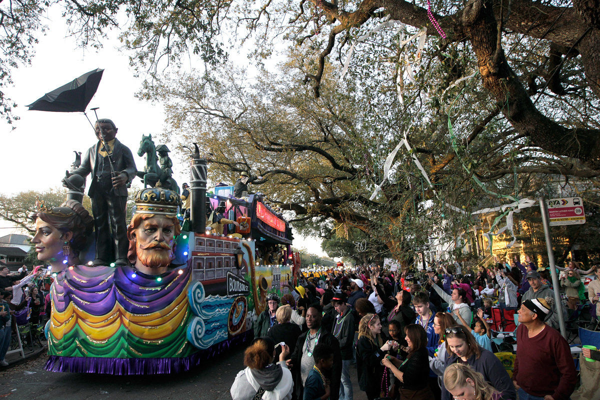 Krewe of Bacchus 2017 rolls in New Orleans: See Mardi Gras parade photos